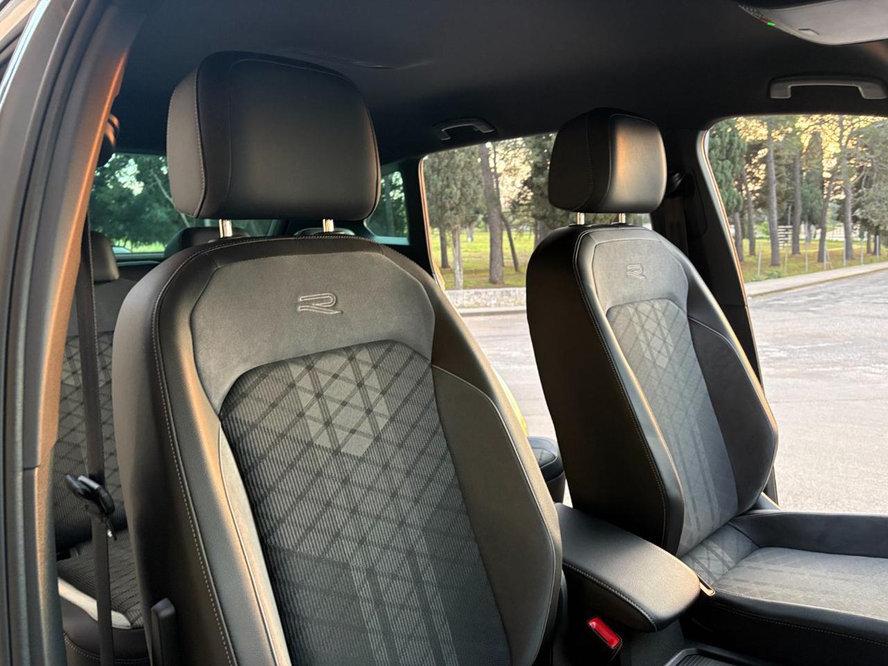 VOLKSWAGEN Tiguan 2.0 TDI 150 CV SCR DSG R-Line LUCI AMBIENTE - 10