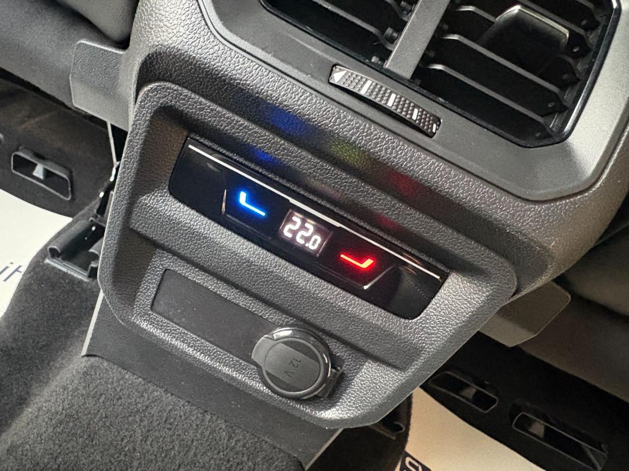 VOLKSWAGEN Tiguan 2.0 TDI 150 CV SCR DSG R-Line LUCI AMBIENTE - 38