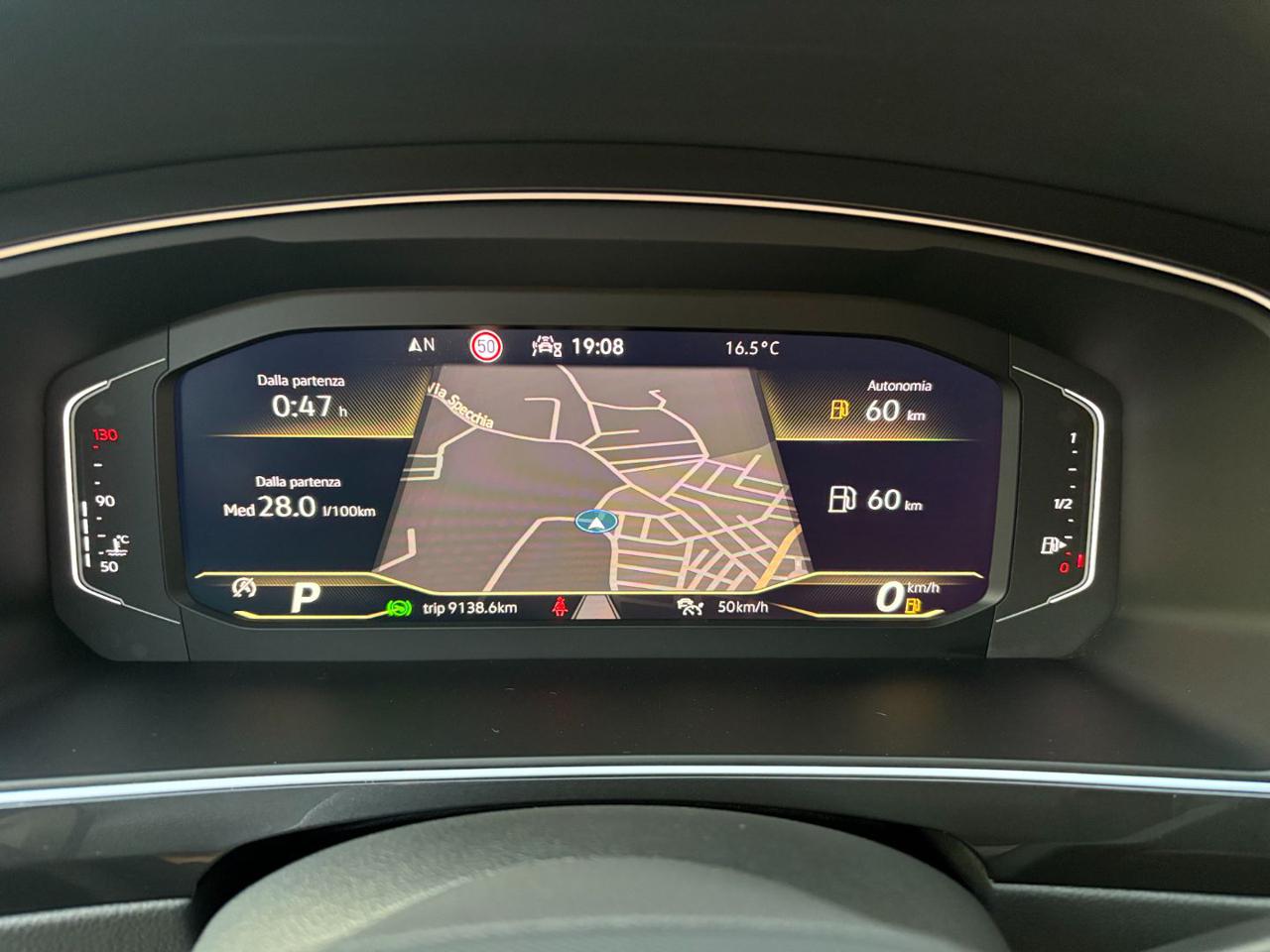 VOLKSWAGEN Tiguan 2.0 TDI 150 CV SCR DSG R-Line LUCI AMBIENTE - 28