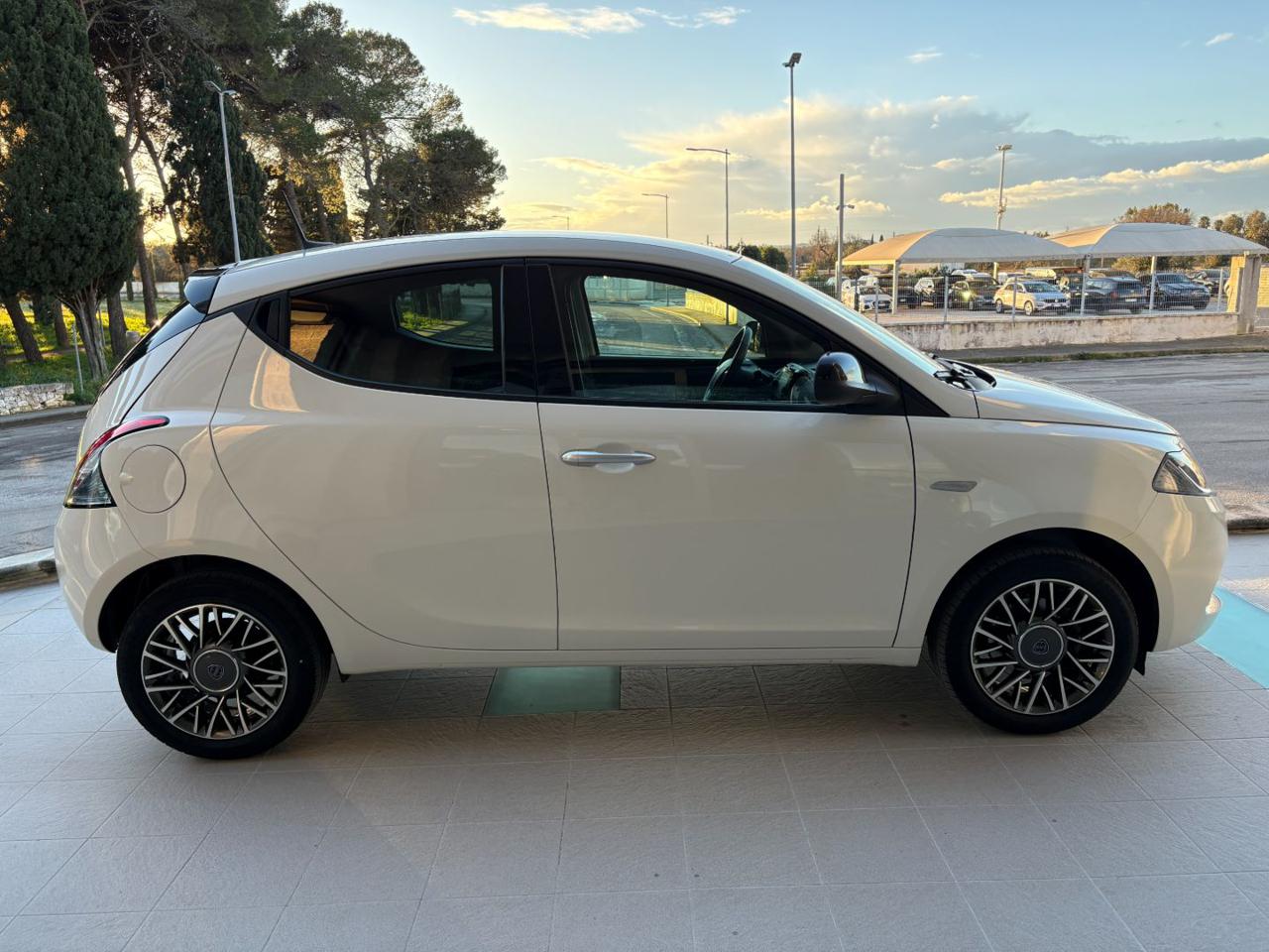 LANCIA Ypsilon 1.0 FireFly 5 porte S&S Hybrid Gold 5 posti. - 4