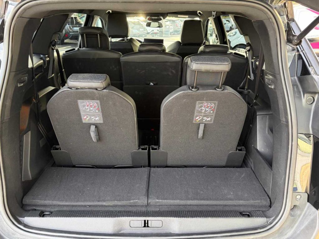 PEUGEOT 5008 BlueHDi 130 S&S EAT8 Allure Pack - 11