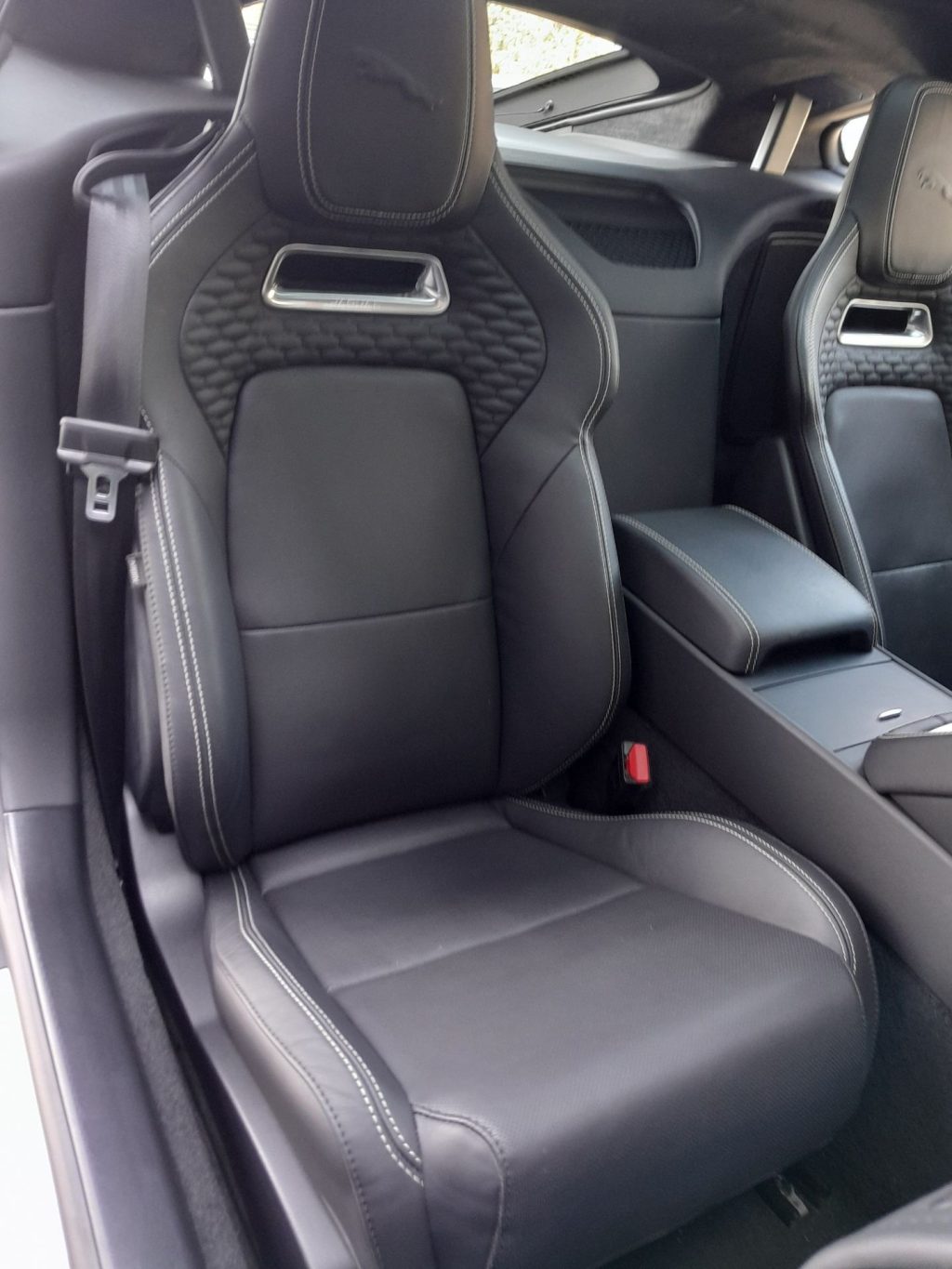 JAGUAR F-Type 2.0 P300CV RWD AUTO R-Dynamic - 18