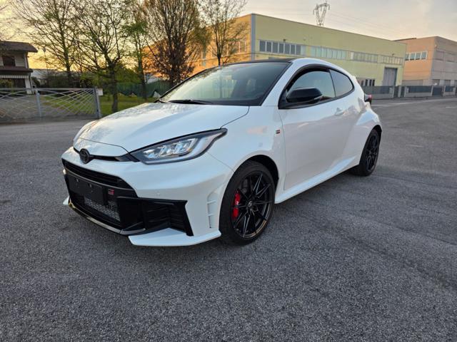 TOYOTA Yaris Bianco pastello