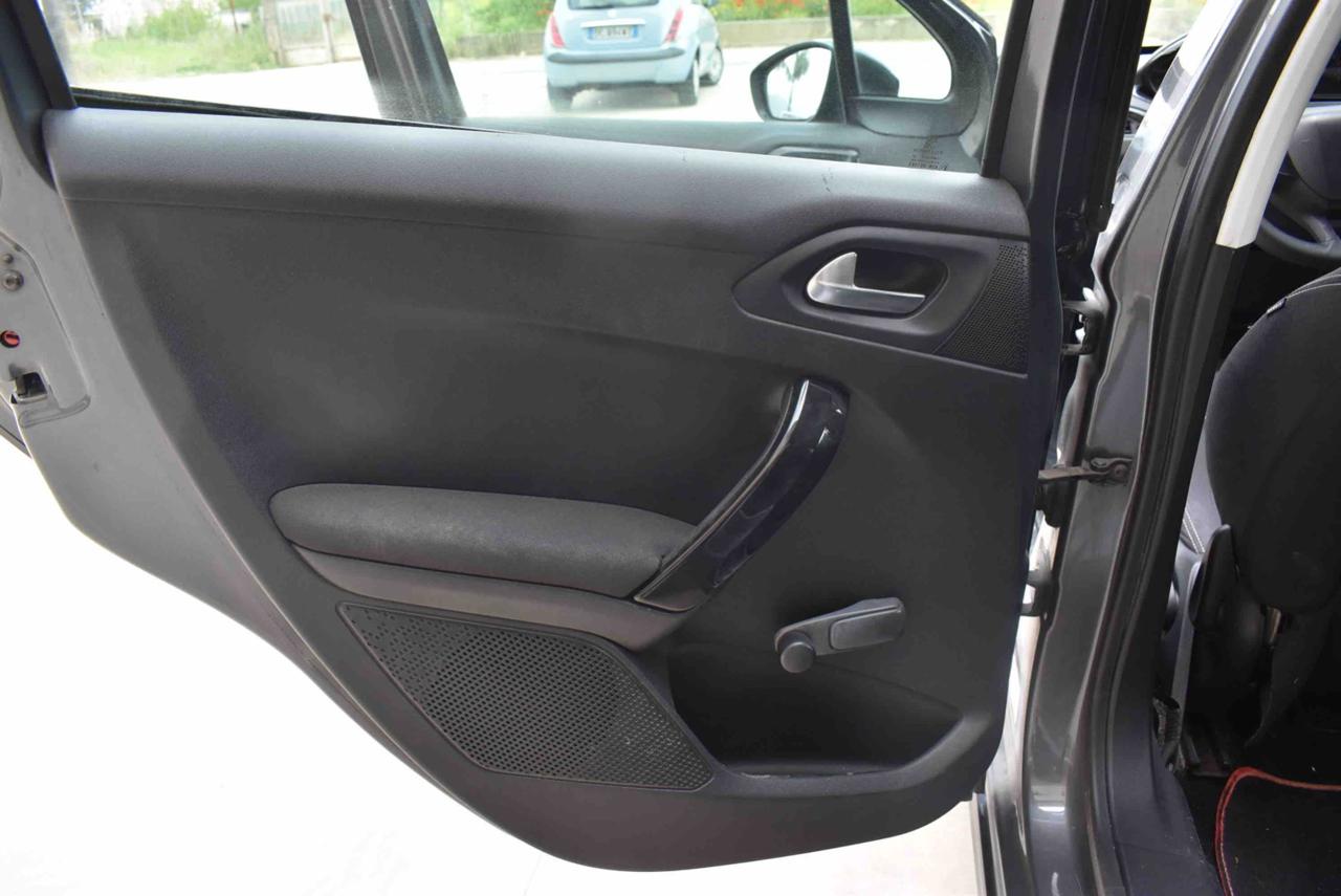 PEUGEOT 208 1° serie PureTech 82 5 porte Allure - 11