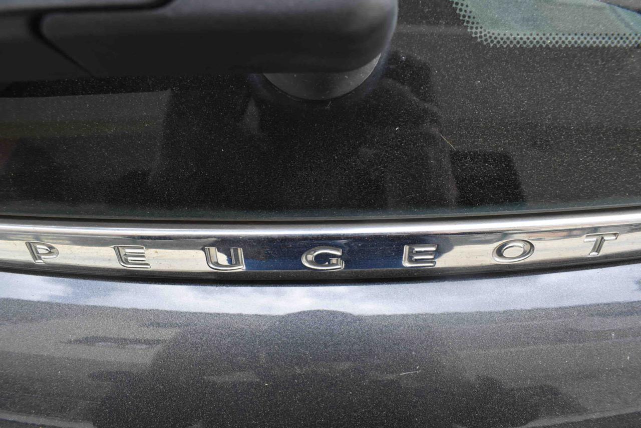 PEUGEOT 208 1° serie PureTech 82 5 porte Allure - 19