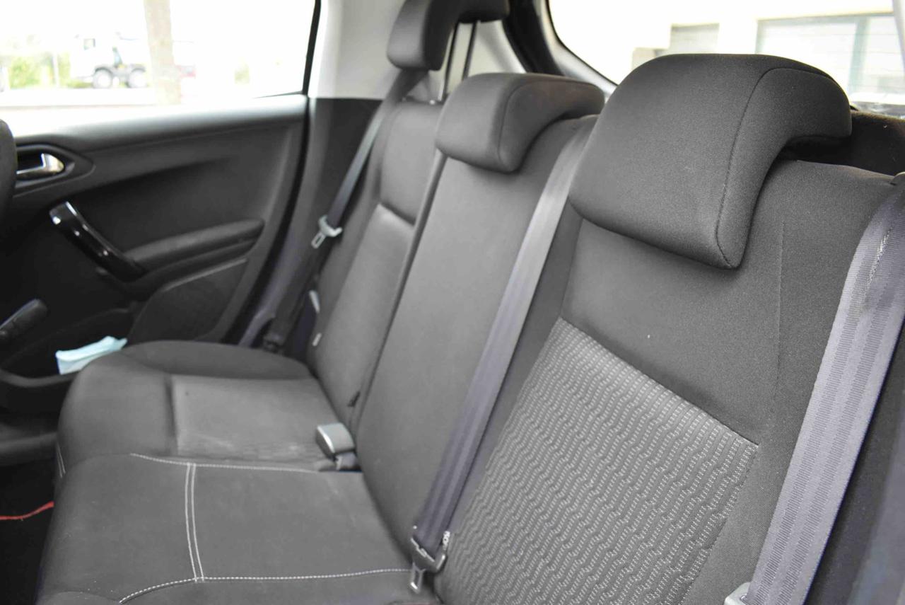 PEUGEOT 208 1° serie PureTech 82 5 porte Allure - 12