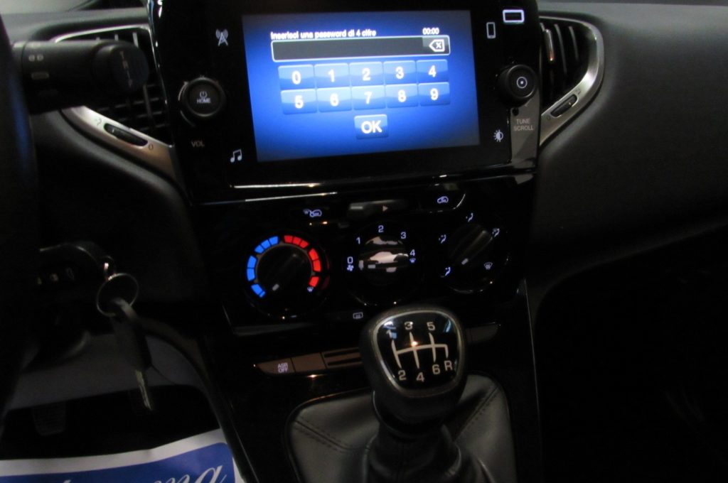 LANCIA Ypsilon 1.0 FireFly 70cv 5 porte S&S Hybrid Ecochic Gold - 9