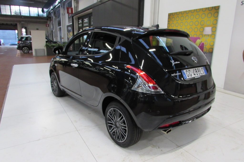 LANCIA Ypsilon 1.0 FireFly 70cv 5 porte S&S Hybrid Ecochic Gold - 3