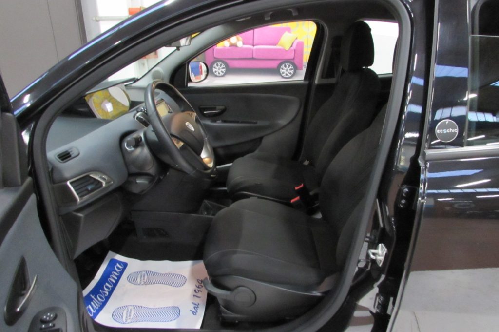 LANCIA Ypsilon 1.0 FireFly 70cv 5 porte S&S Hybrid Ecochic Gold - 6