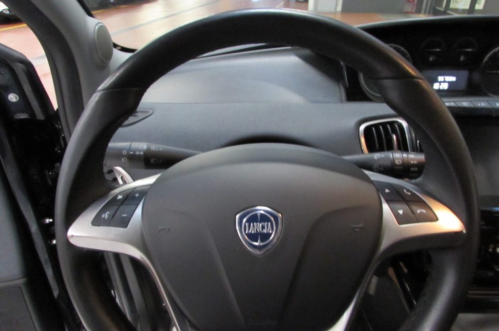 LANCIA Ypsilon 1.0 FireFly 70cv 5 porte S&S Hybrid Ecochic Gold - 11