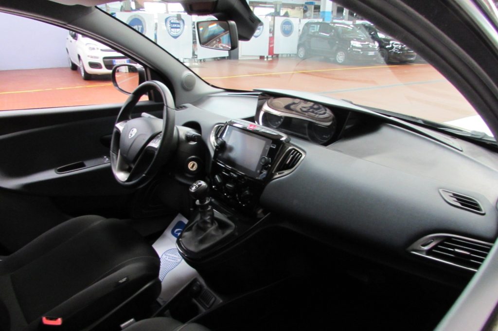 LANCIA Ypsilon 1.0 FireFly 70cv 5 porte S&S Hybrid Gold - 16