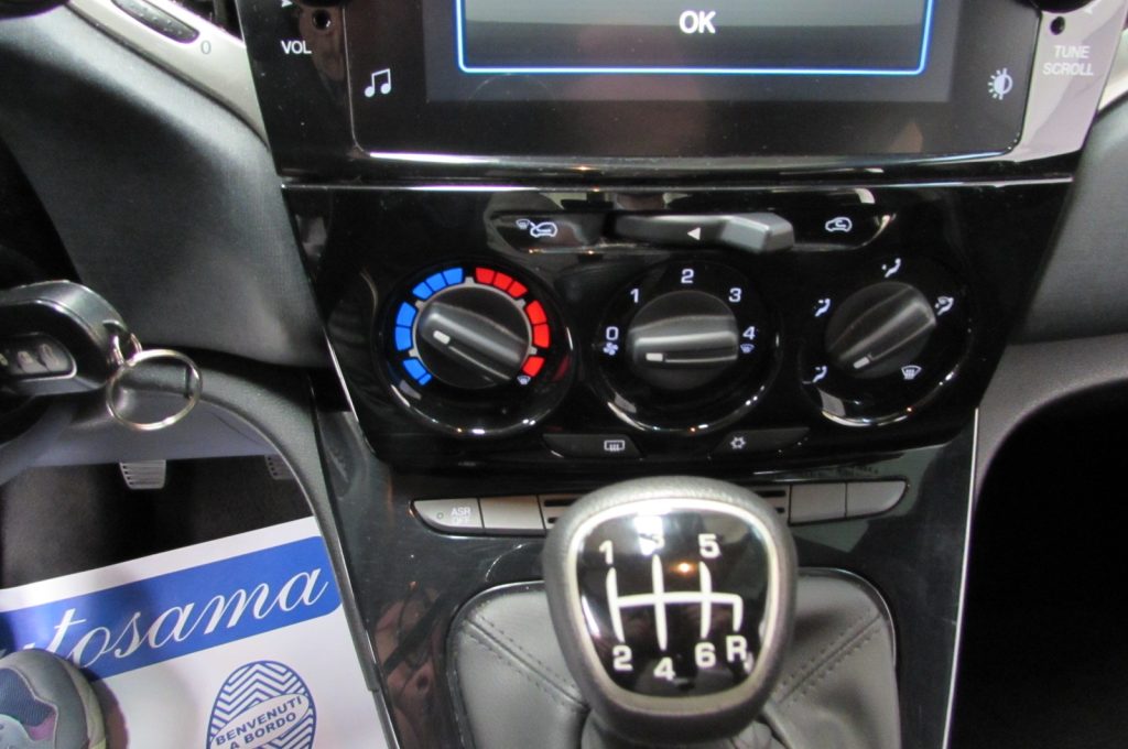 LANCIA Ypsilon 1.0 FireFly 70cv 5 porte S&S Hybrid Gold - 10