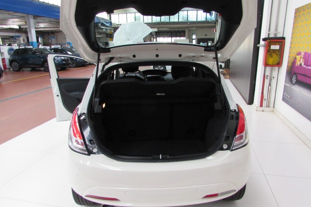 LANCIA Ypsilon 1.0 FireFly 70cv 5 porte S&S Hybrid Gold - 13