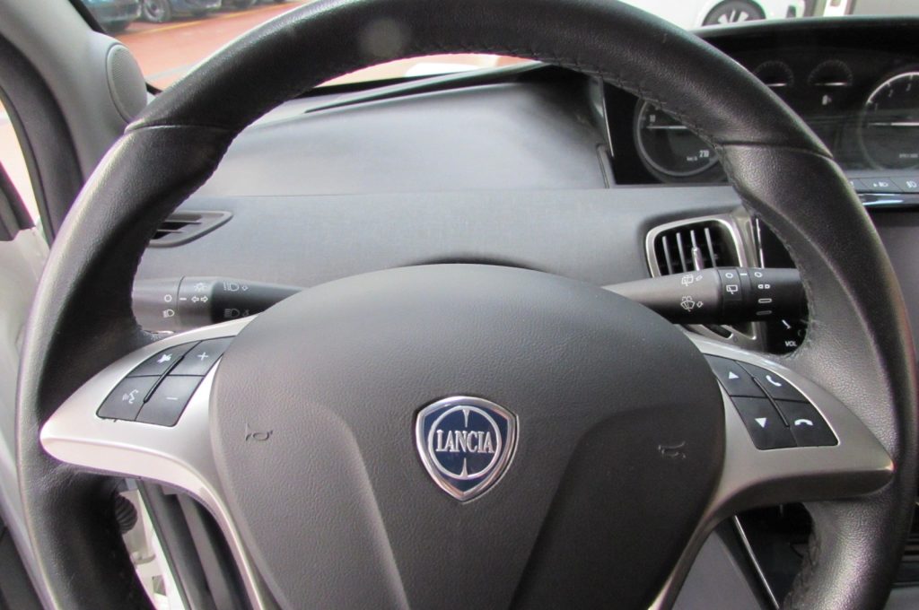 LANCIA Ypsilon 1.0 FireFly 70cv 5 porte S&S Hybrid Gold - 11