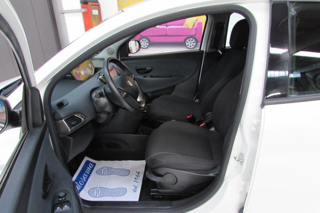 LANCIA Ypsilon 1.0 FireFly 70cv 5 porte S&S Hybrid Gold - 6