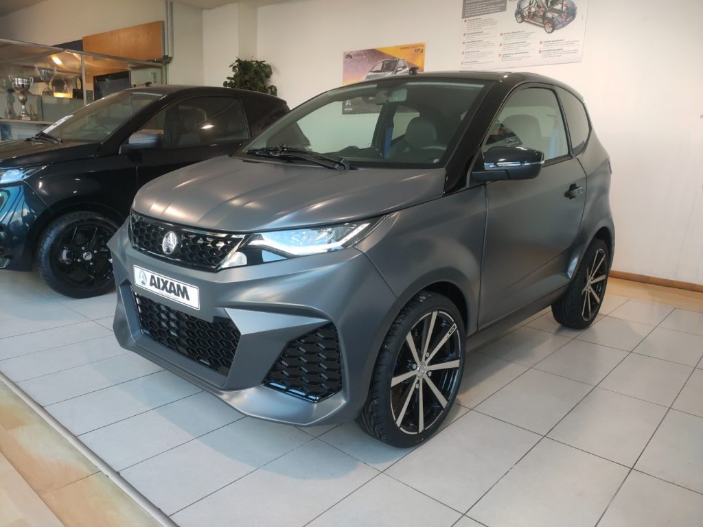 AIXAM City GTO Automatic Pelle Alcantara CarPlay Camera - 2