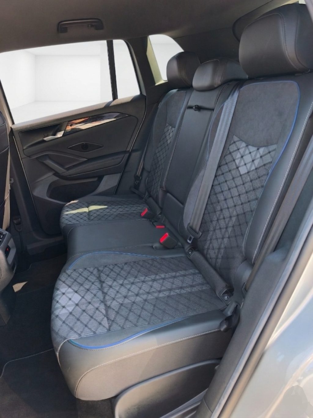 VOLKSWAGEN Tiguan 2.0 TDI 150 CV DSG R-Line Plus - 14