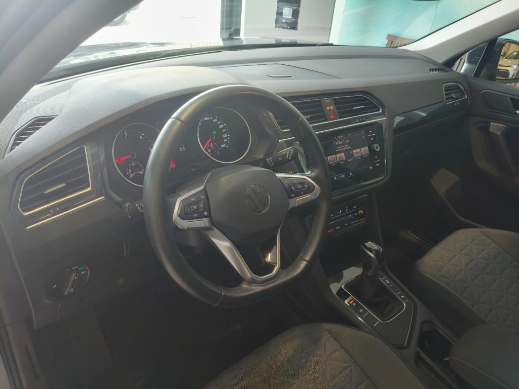 VOLKSWAGEN Tiguan 2.0 TDI Automatic DSG 150 CV Life 24 Mesi Garanzia - 10