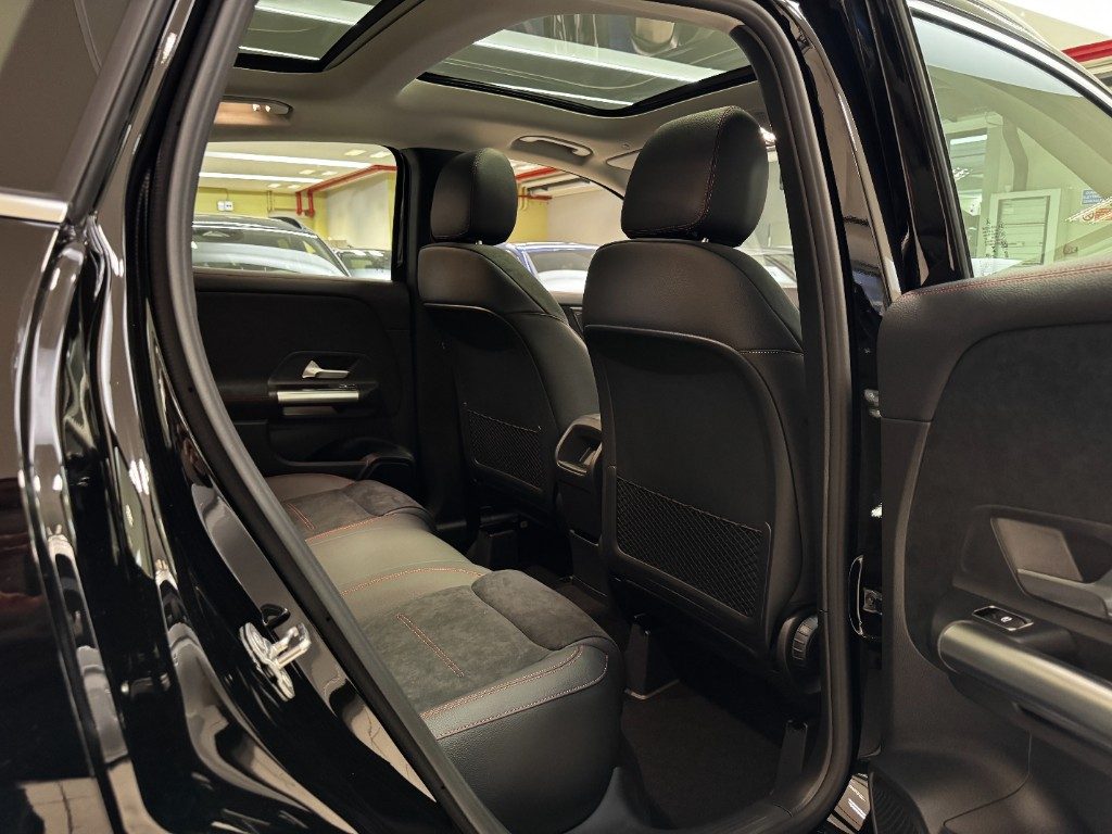 MERCEDES-BENZ GLA 180 Automatic AMG LINE KM0+ TETTO PANORAMICO - 16