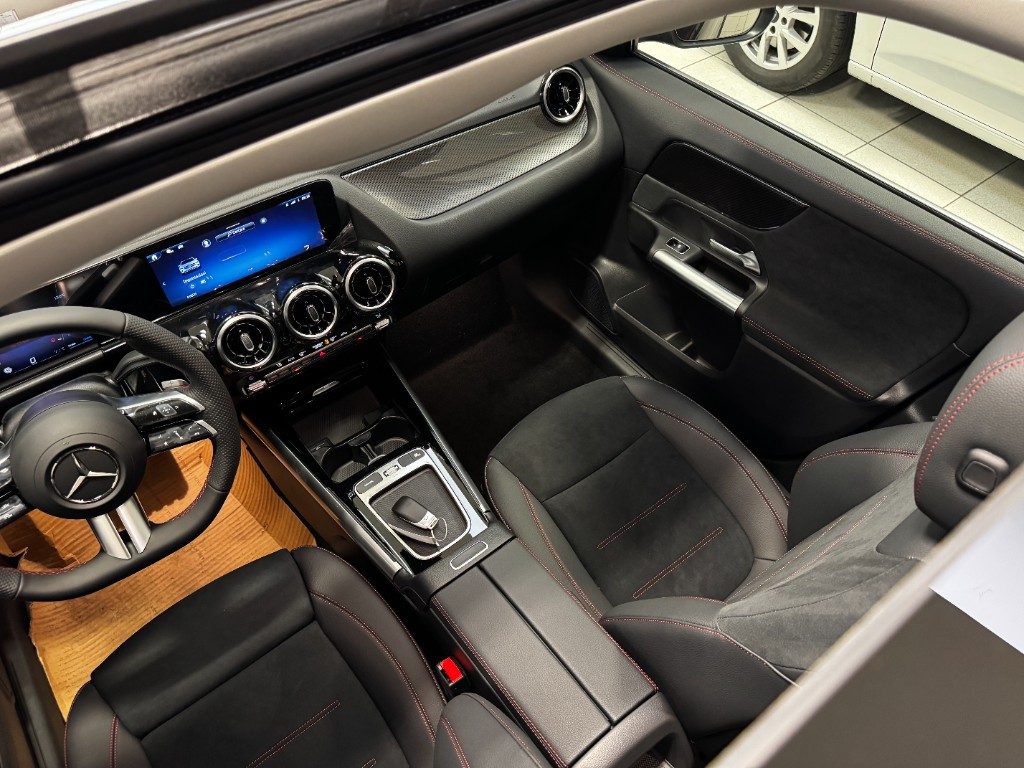 MERCEDES-BENZ GLA 180 Automatic AMG LINE KM0+ TETTO PANORAMICO - 12