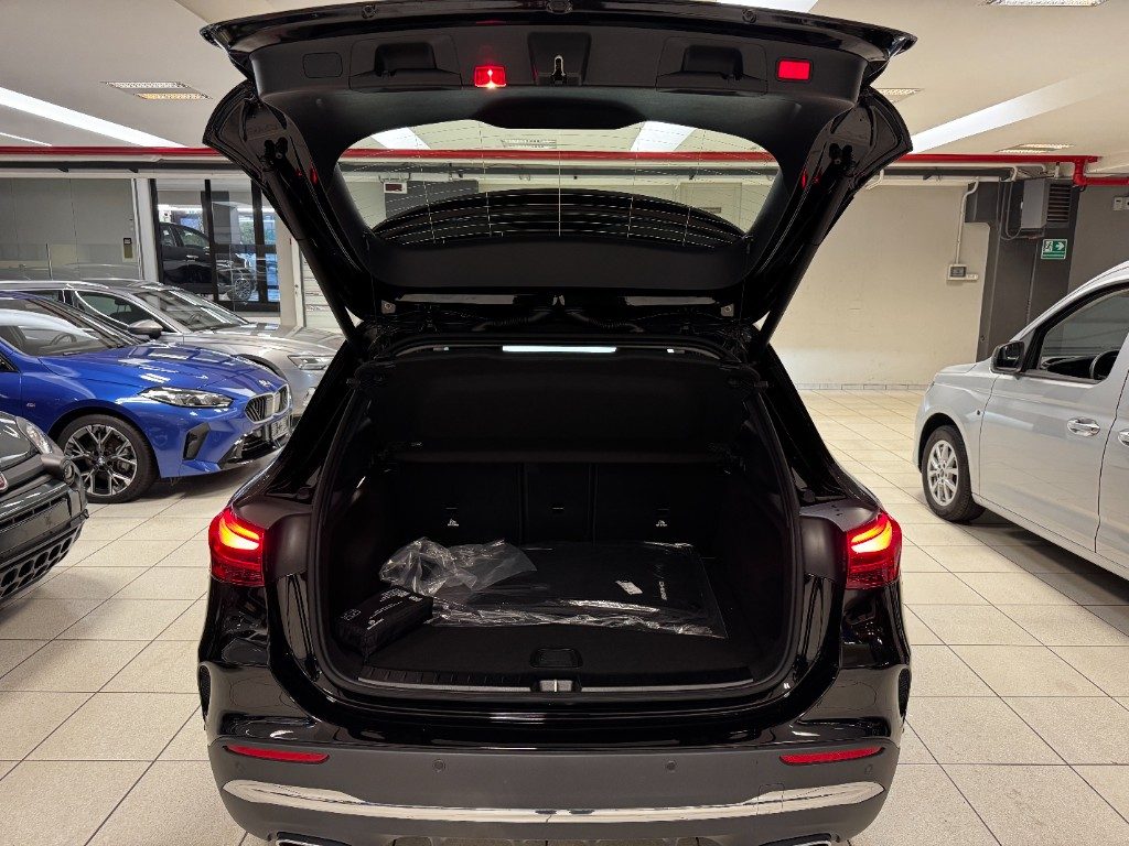 MERCEDES-BENZ GLA 180 Automatic AMG LINE KM0+ TETTO PANORAMICO - 15