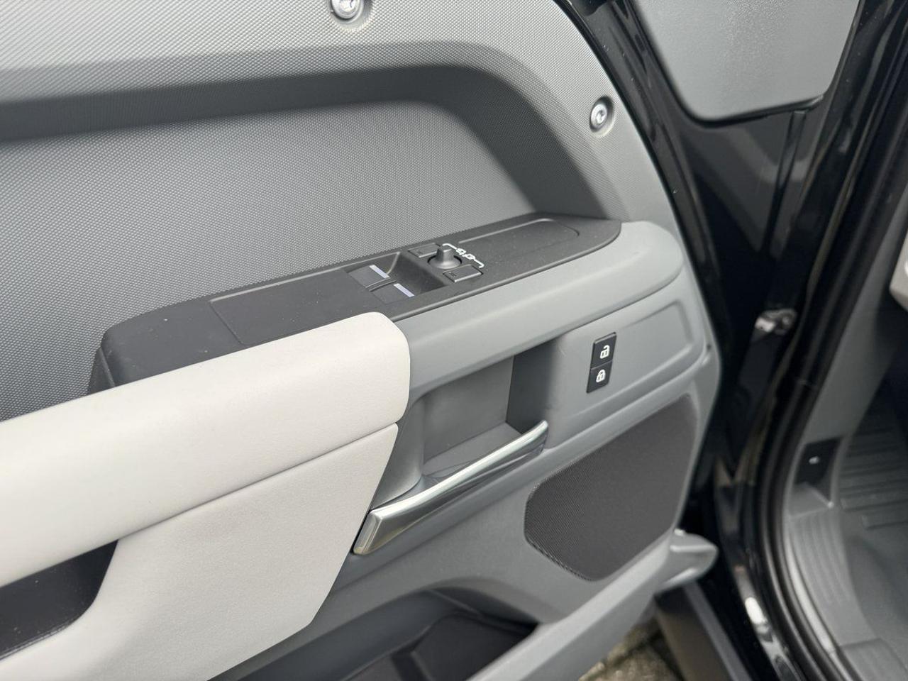 LAND ROVER Defender 90 3.0D I6 200 CV AWD Auto S - 23