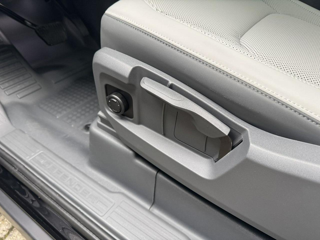 LAND ROVER Defender 90 3.0D I6 200 CV AWD Auto S - 25