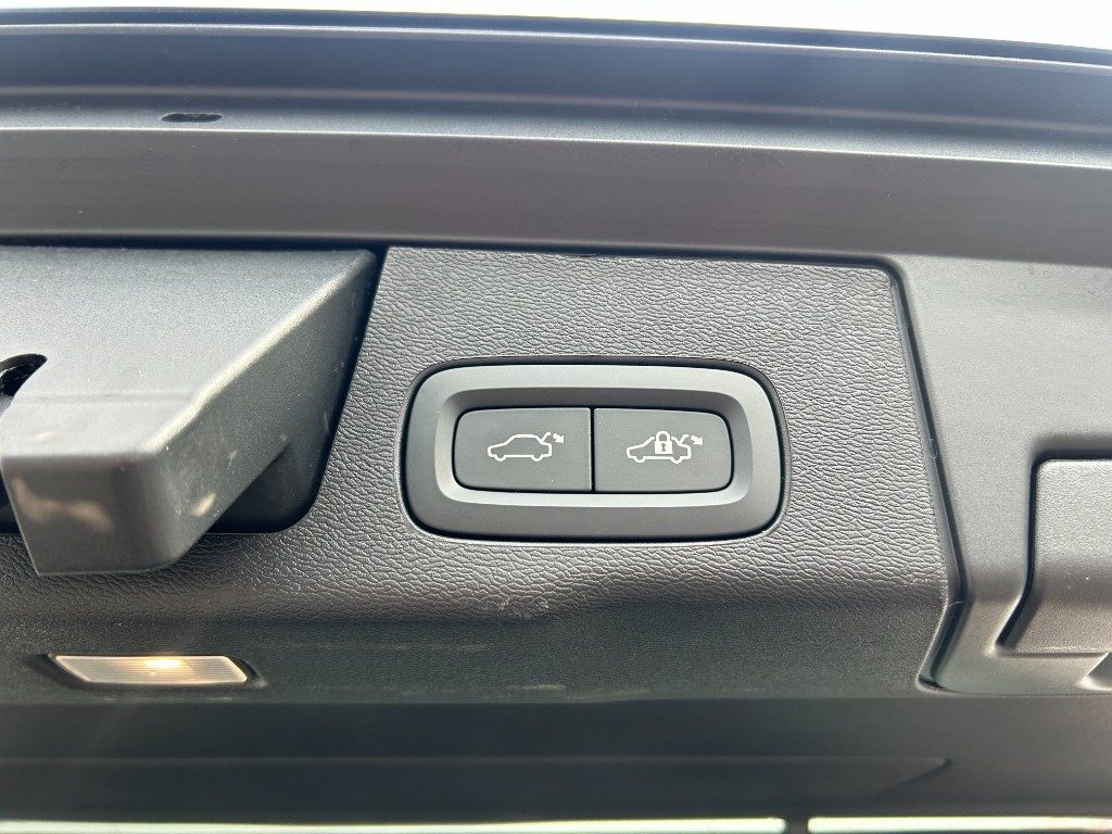 VOLVO XC60 T6 Plug-in hybrid AWD automatico Plus Dark - Grid Foto 15