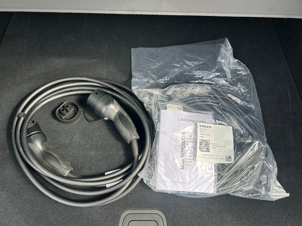 VOLVO XC60 T6 Plug-in hybrid AWD automatico Plus Dark - Grid Foto 16