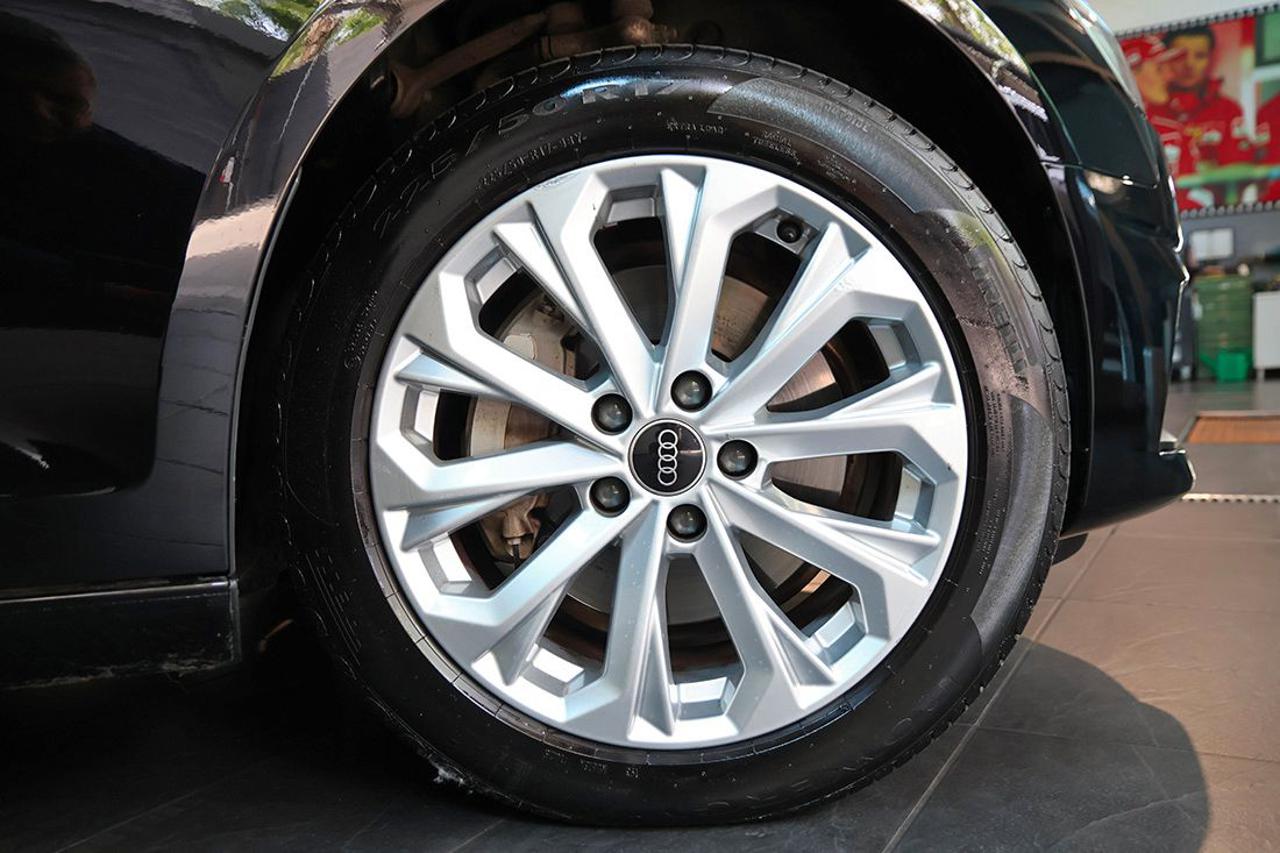 AUDI A4 40 TDI Avant Quattro S-Tronic Business - 6