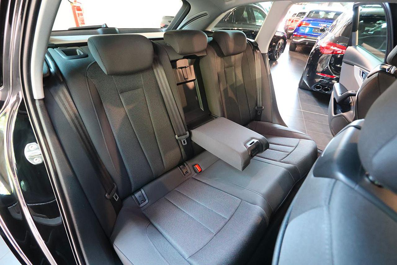 AUDI A4 40 TDI Avant Quattro S-Tronic Business - 19