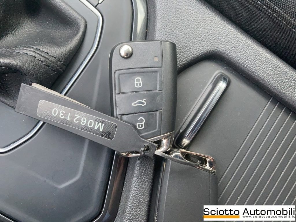 VOLKSWAGEN Tiguan Allspace 2.0 TDI SCR DSG Business BMT - 17