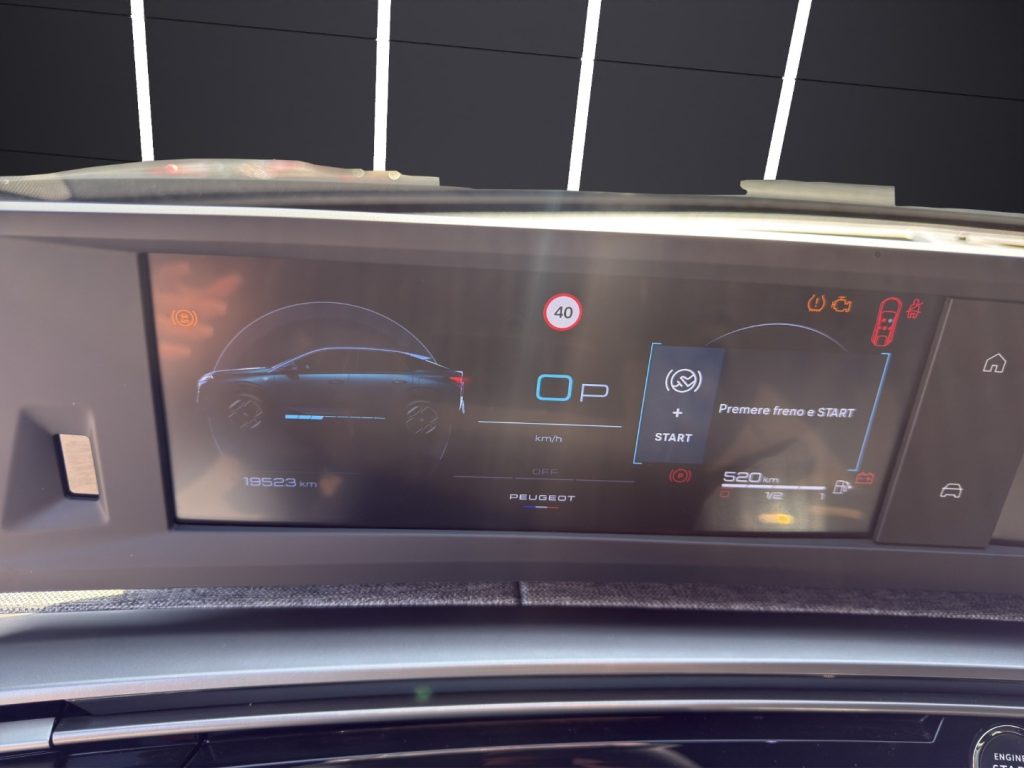 PEUGEOT 3008 Hybrid 136 e-DCS6 Allure - 11