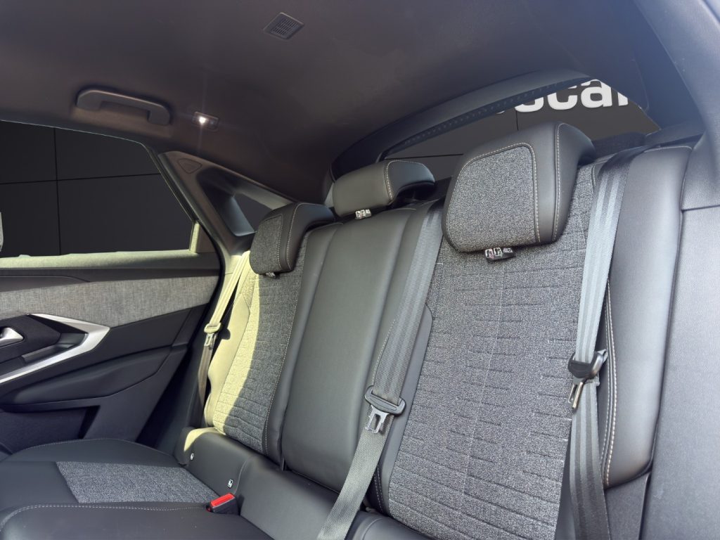 PEUGEOT 3008 Hybrid 136 e-DCS6 Allure - 13