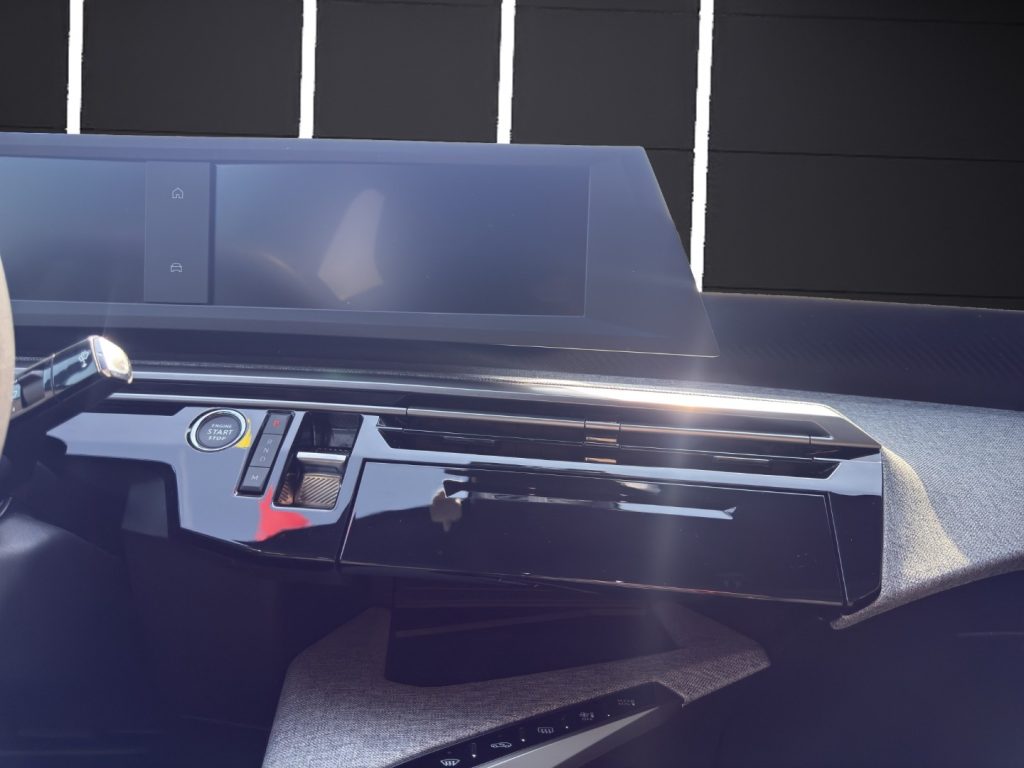 PEUGEOT 3008 Hybrid 136 e-DCS6 Allure - 16