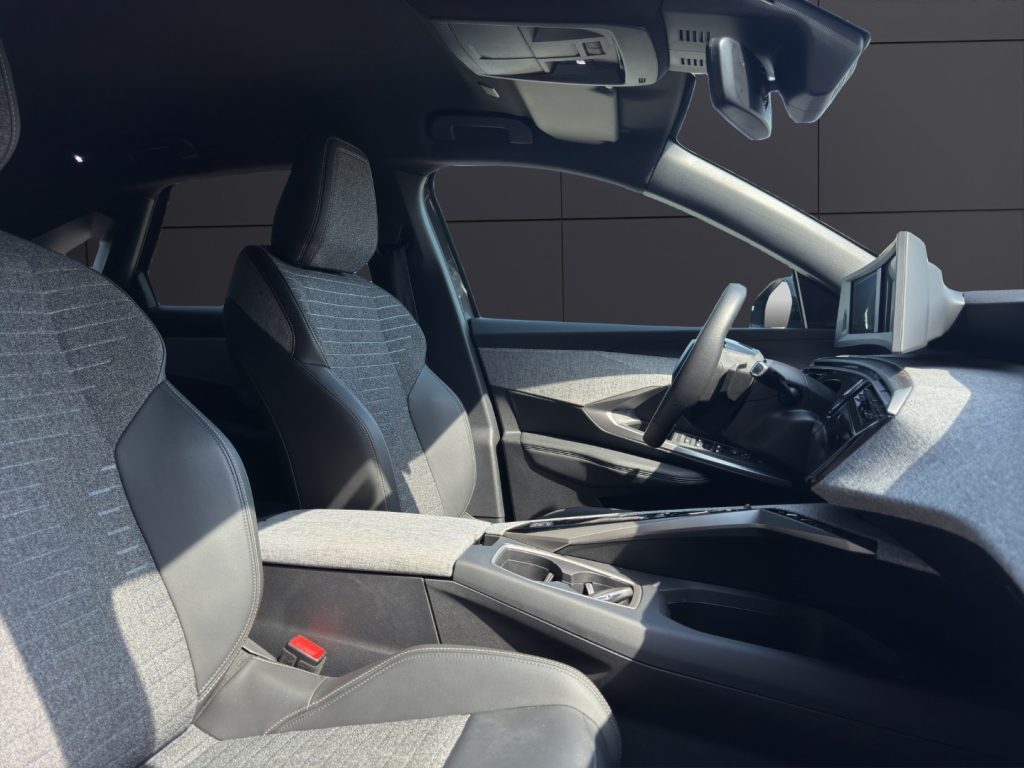 PEUGEOT 3008 Hybrid 136 e-DCS6 Allure - 18