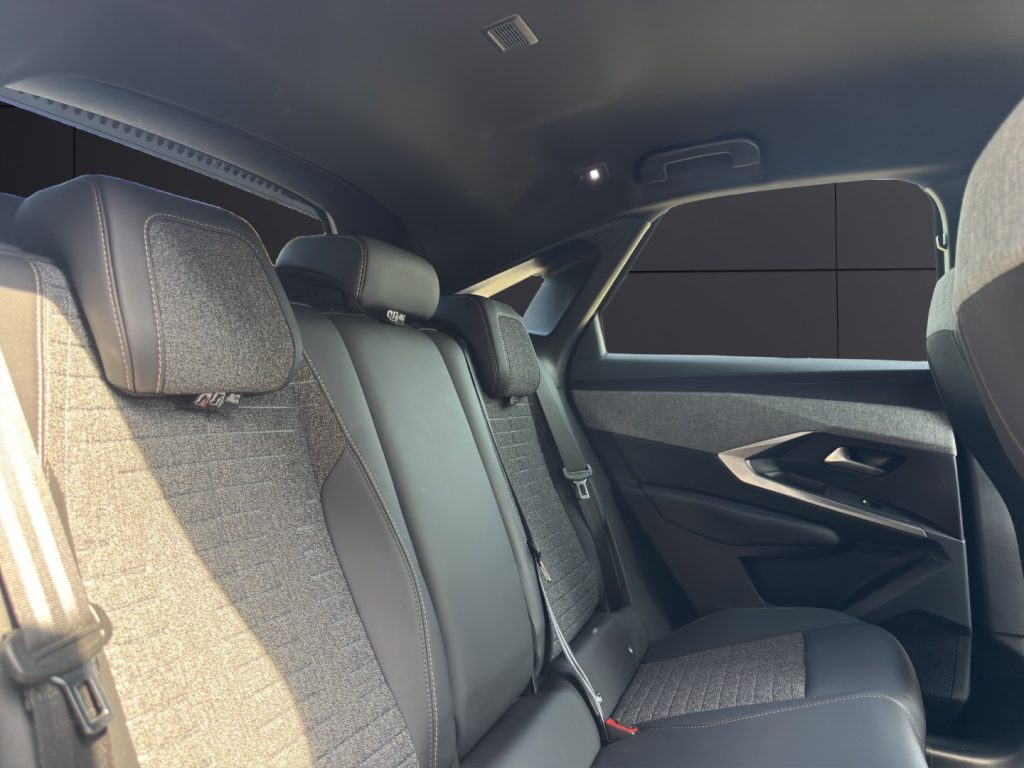 PEUGEOT 3008 Hybrid 136 e-DCS6 Allure - 19