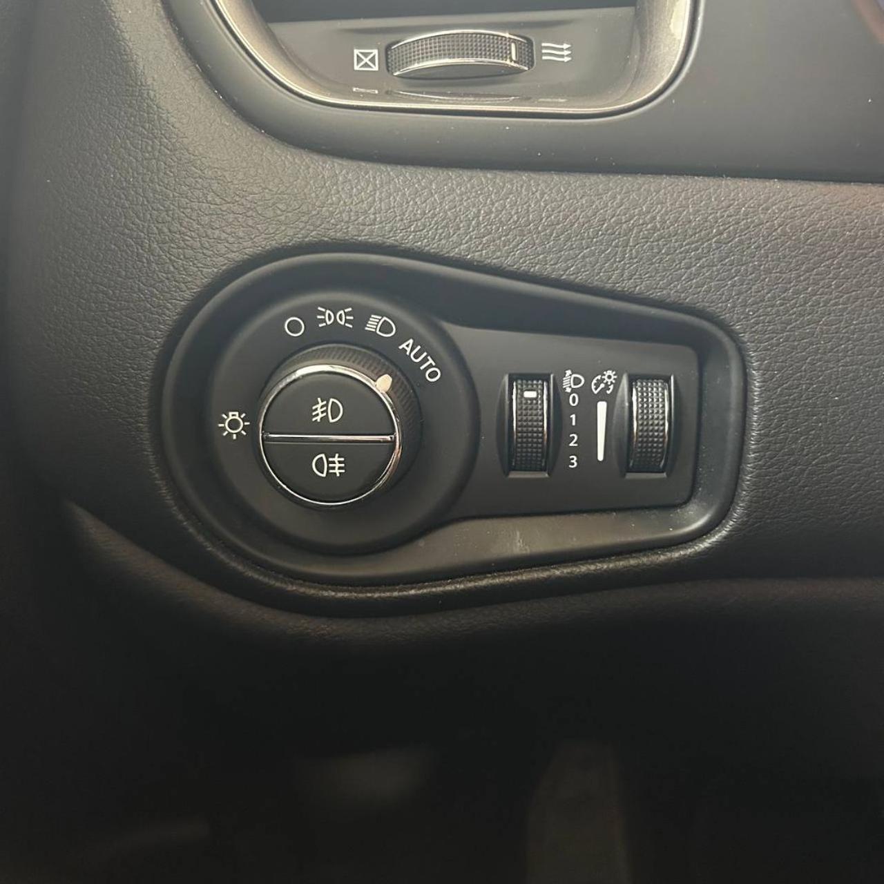 JEEP Renegade 1.5 Turbo T4 MHEV Summit - 29