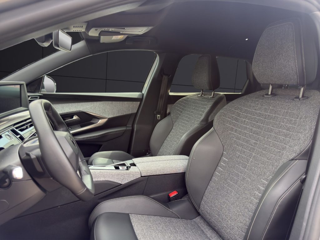 PEUGEOT 5008 Hybrid 136 e-DCS6 Allure Pack - 9