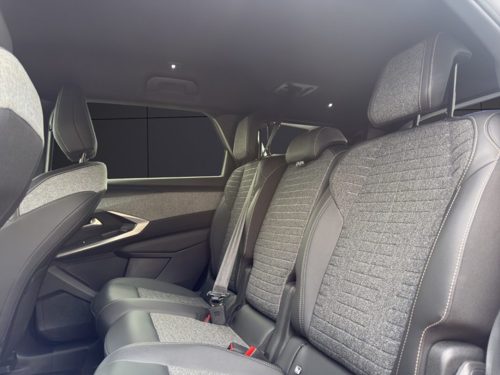 PEUGEOT 5008 Hybrid 136 e-DCS6 Allure Pack - 13