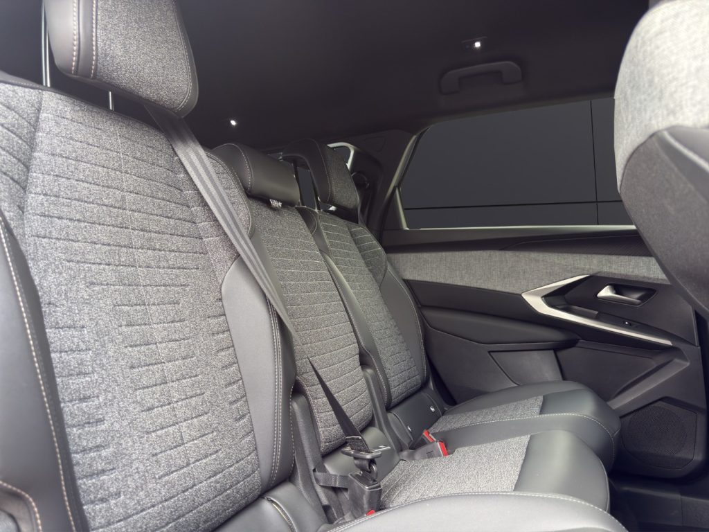 PEUGEOT 5008 Hybrid 136 e-DCS6 Allure Pack - 19