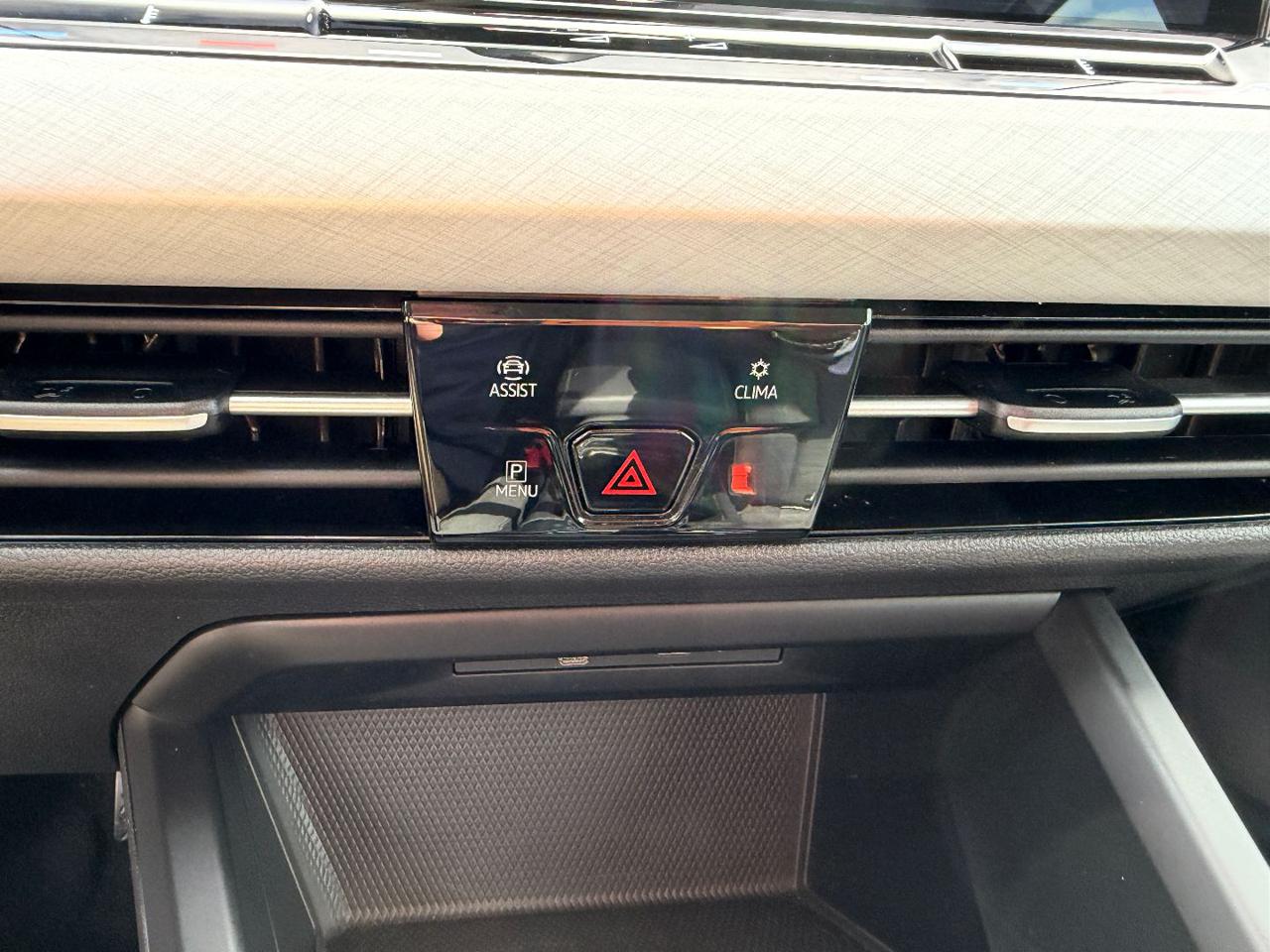 VOLKSWAGEN Golf 1.0 eTSI EVO DSG Life - 24