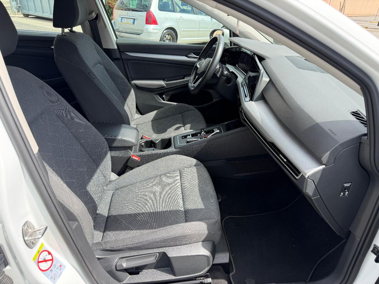 VOLKSWAGEN Golf 1.0 eTSI EVO DSG Life - 18