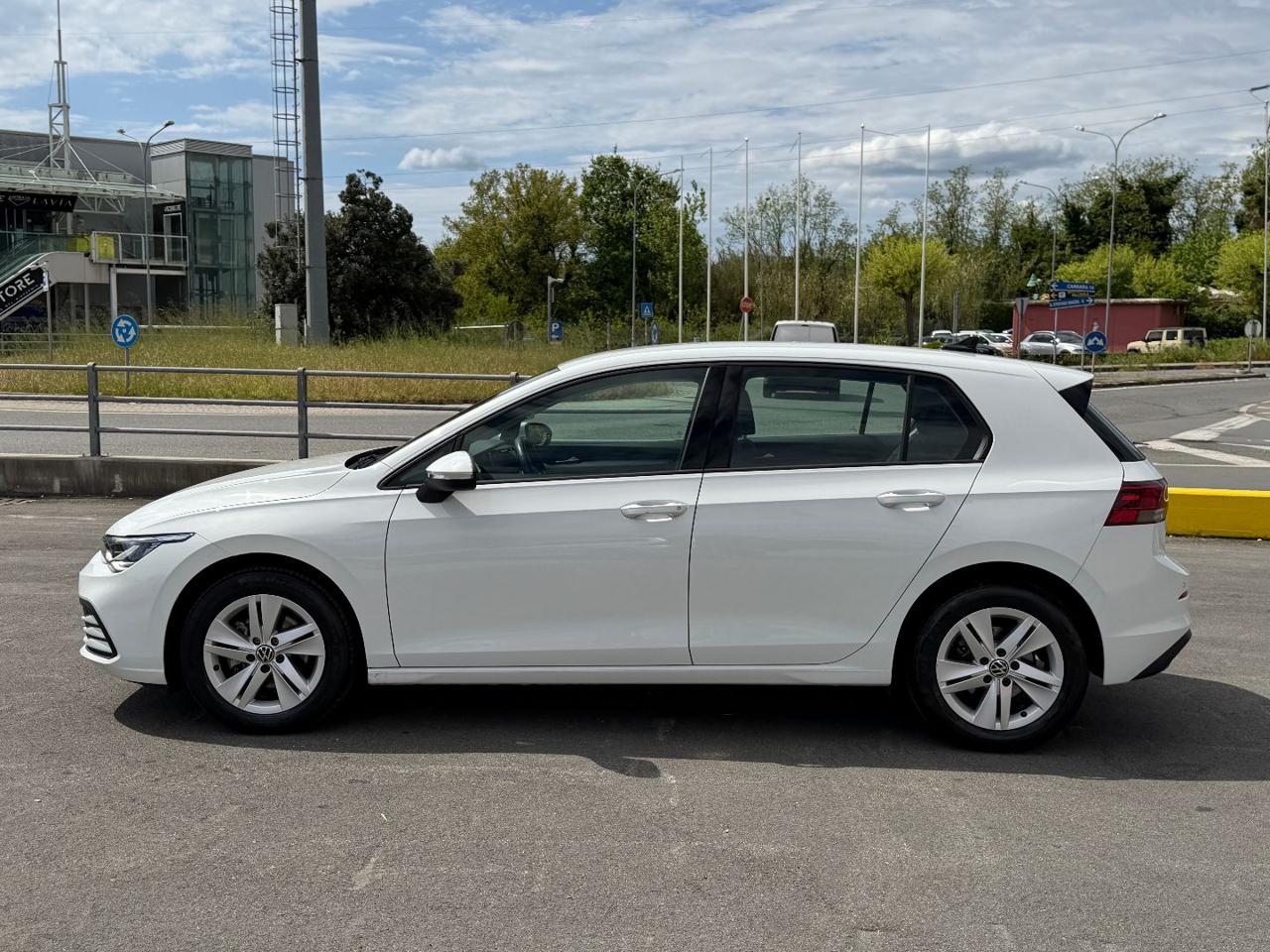 VOLKSWAGEN Golf 1.0 eTSI EVO DSG Life - 8