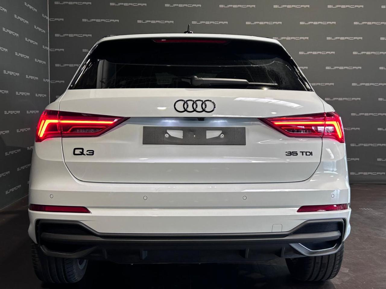 AUDI Q3 35 TDI S tronic Identity Black - 4