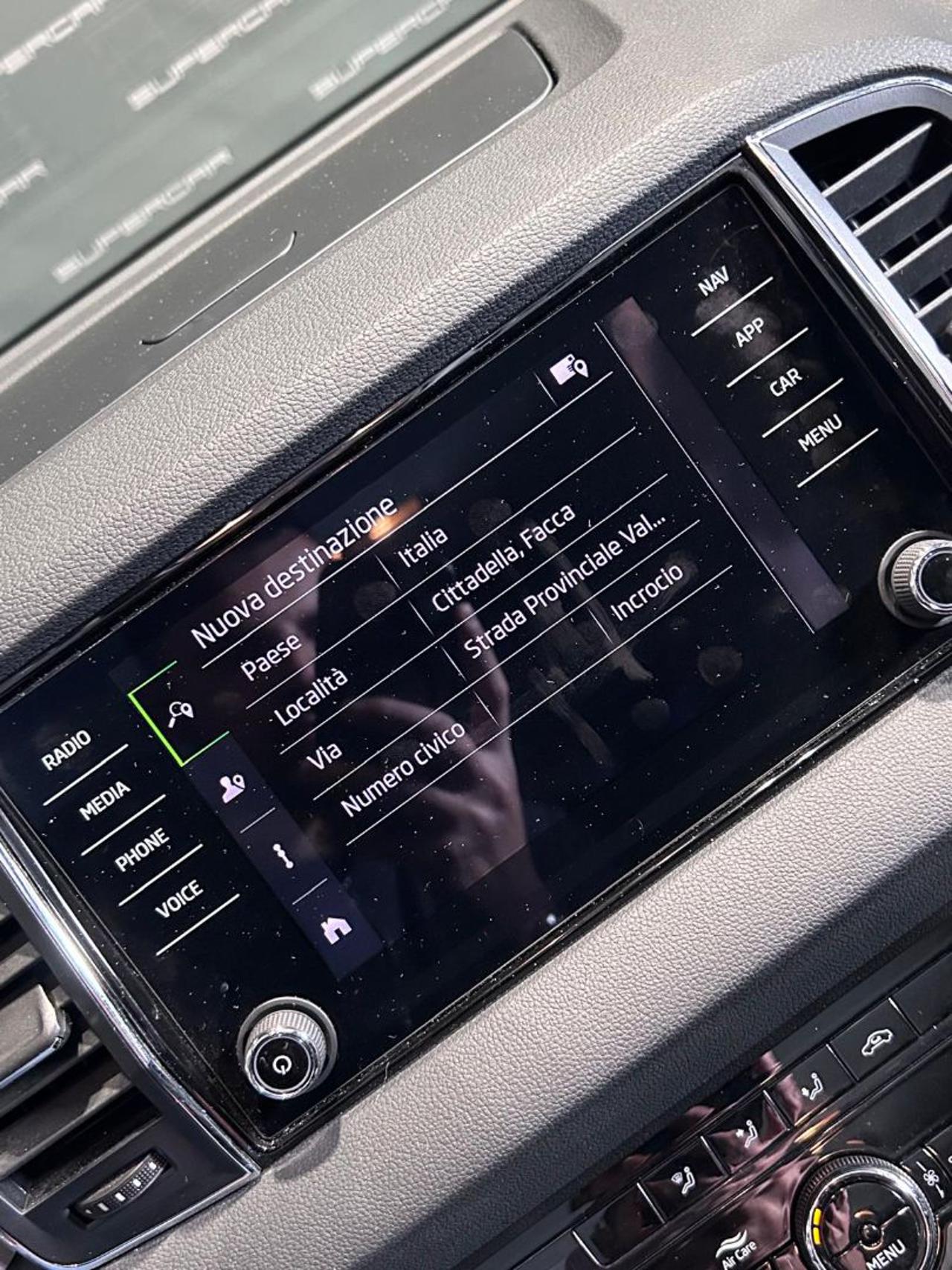 SKODA Karoq 2.0 TDI EVO SCR 115 CV DSG Executive - 14