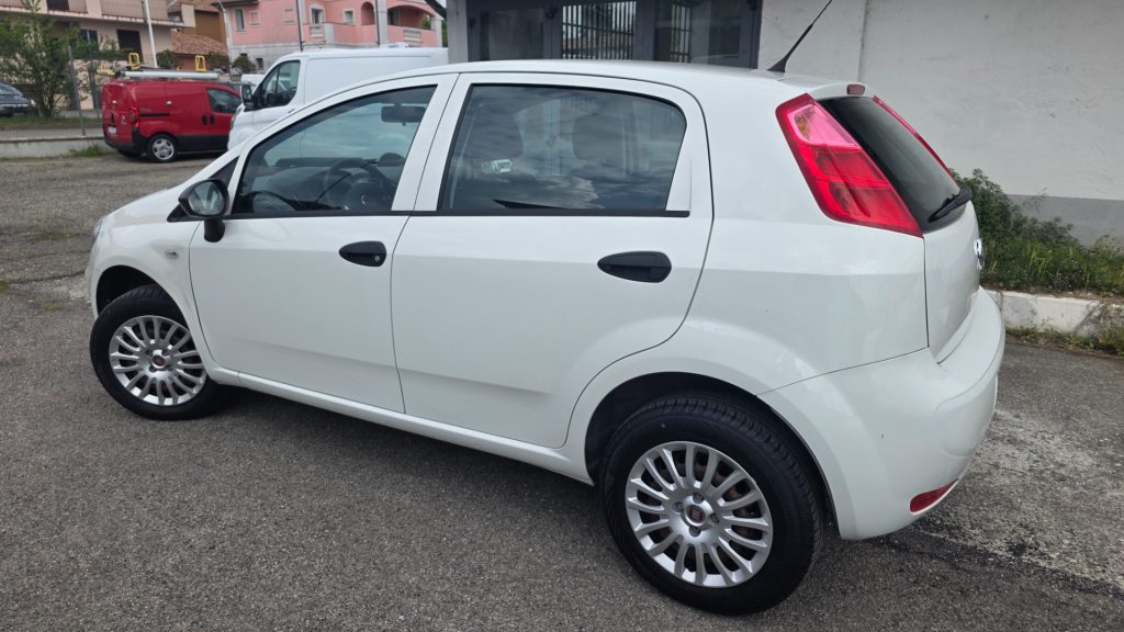FIAT Punto 1.4 8V 5 porte Natural Power Street soli 14mila km - 2