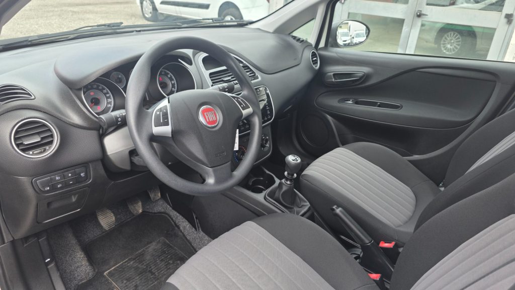 FIAT Punto 1.4 8V 5 porte Natural Power Street soli 14mila km - 8