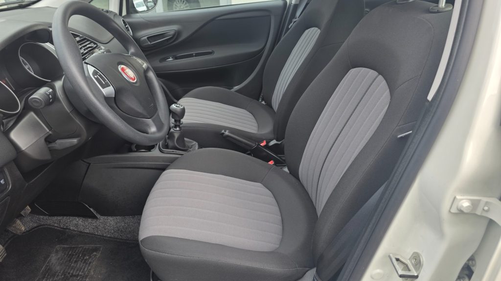 FIAT Punto 1.4 8V 5 porte Natural Power Street soli 14mila km - 9