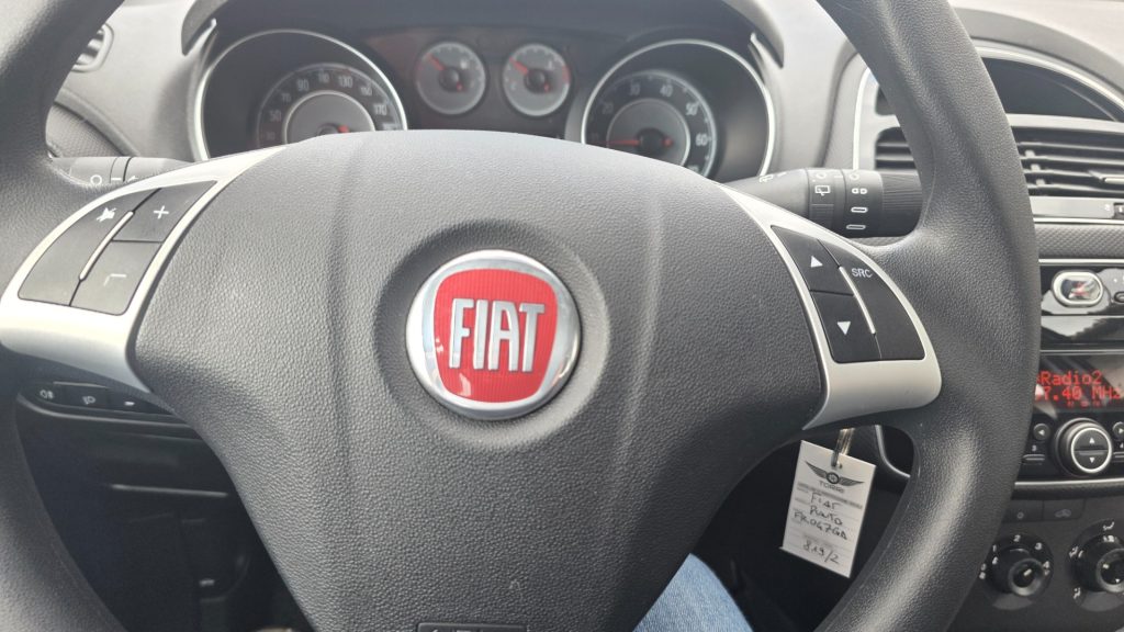 FIAT Punto 1.4 8V 5 porte Natural Power Street soli 14mila km - 15